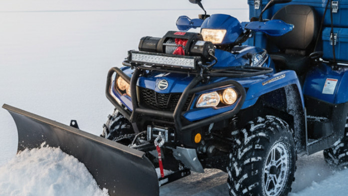 5 Niezbędnych Akcesoriów na Quada/ATV: Wyciągarki, Kufry, Pługi i Inne – Poradnik MotoPerfekt